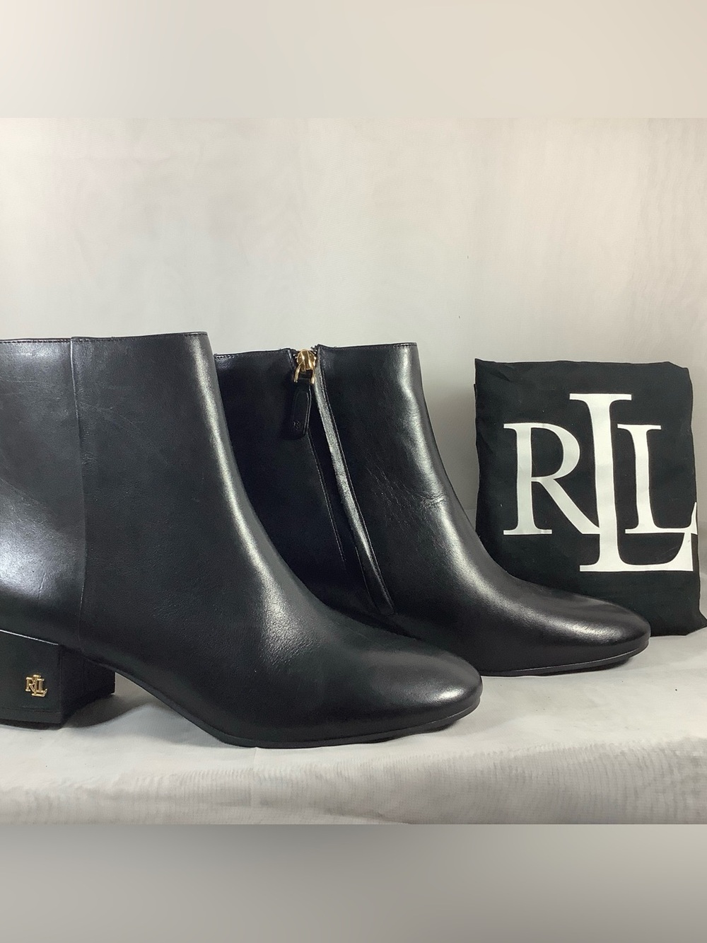 $120 Lauren Ralph Lauren Welford Black Leather Ankle Boots 9B + Dust Bag